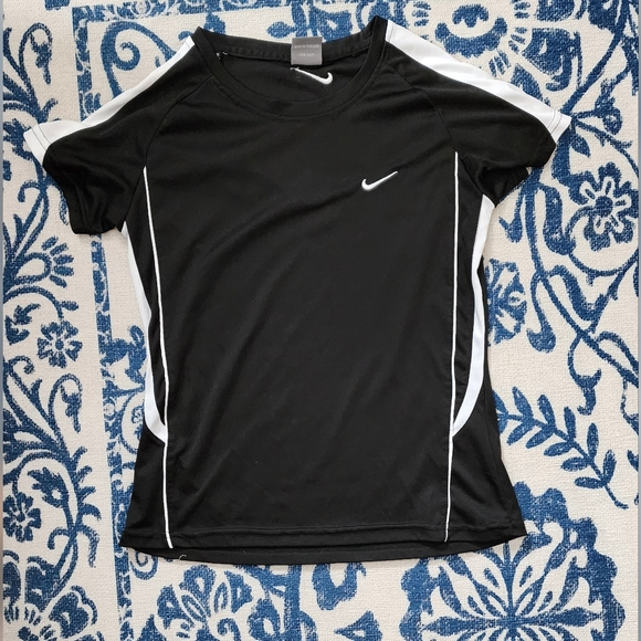 Nike Activewear tshirt size small - Picture 1 of 2